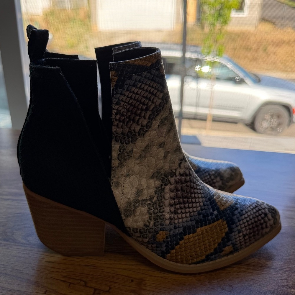 Arider Girl Women's Snakeskin Print Pointed Toe Ankle Boots Stacked Heel Size 7